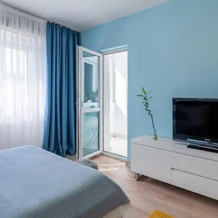 Cosy & Chic Studio Close By Victoria Square Bucarest Exterior foto
