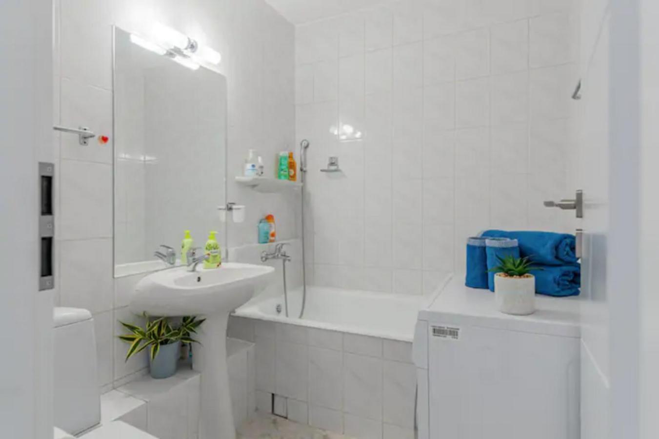 Cosy & Chic Studio Close By Victoria Square Bucarest Exterior foto